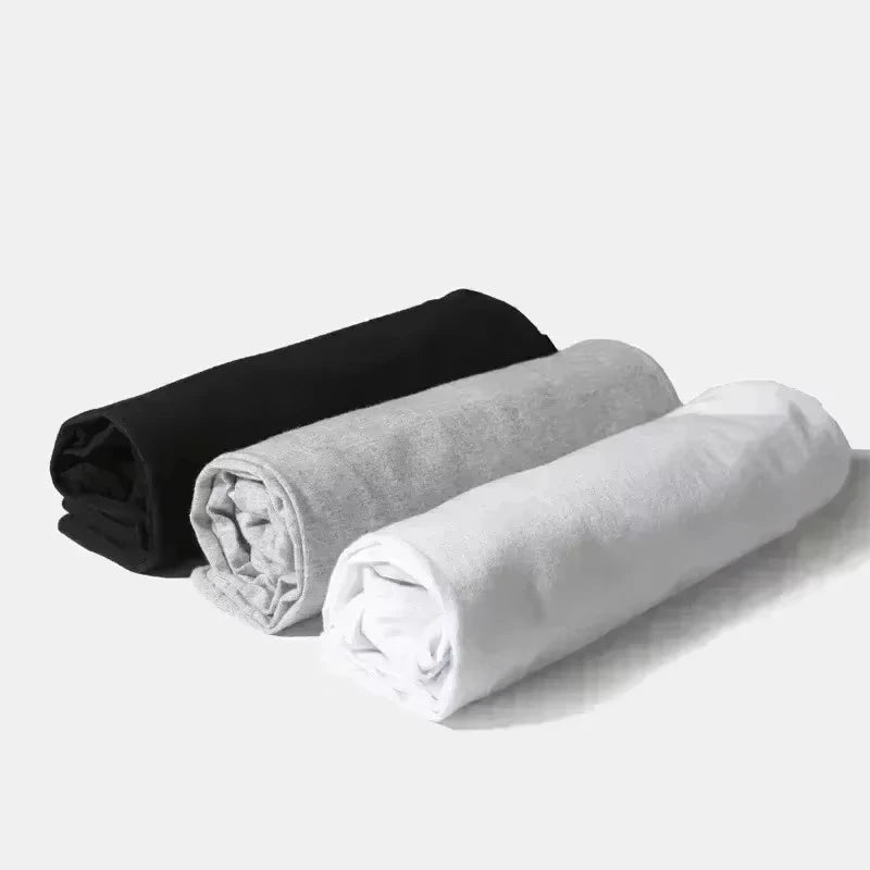Stile unico e carattere deciso. Questa T-shirt dal design audace è perfetta per chi ama distinguersi con un look street-style contemporaneo. Realizzata in tessuto morbido e traspirante, offre il massimo comfort per ogni occa