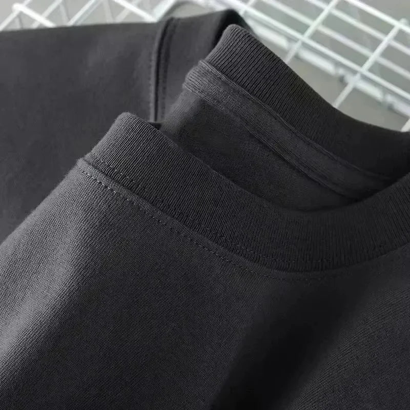T-Shirt Pantera, a Maniche Corte – Stile Grafico Moderno