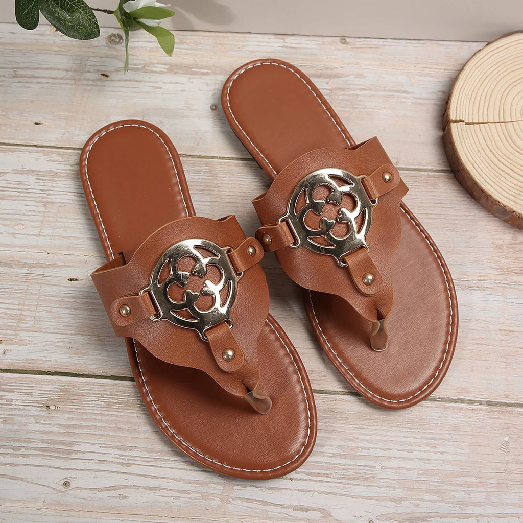 Sandali Eleganti con Dettagli Metallici – Comfort e Stile