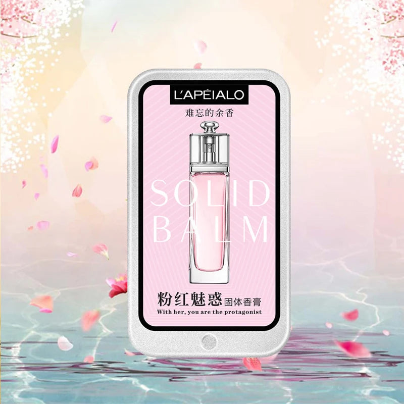 Il tuo profumo preferito, sempre con te. Questo balsamo profumato solido è la scelta ideale per chi cerca una fragranza delicata e persistente in un formato ultra-pratico. Perfetto da tenere in borsa o in tasca, ti permette