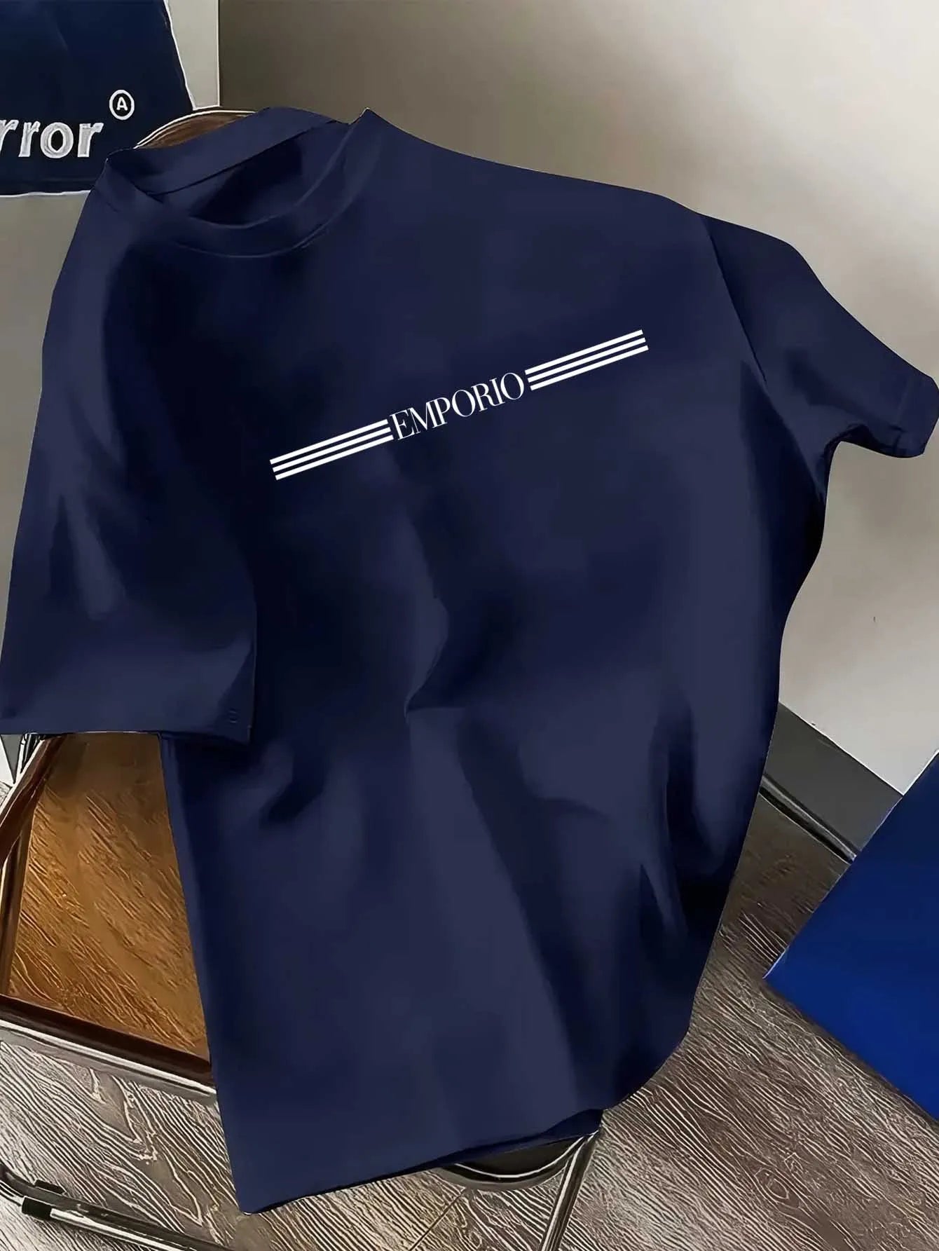 T-Shirt Essenziale – Stile Pulito e Moderno