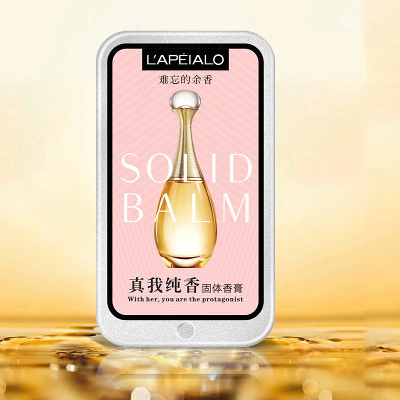 Il tuo profumo preferito, sempre con te. Questo balsamo profumato solido è la scelta ideale per chi cerca una fragranza delicata e persistente in un formato ultra-pratico. Perfetto da tenere in borsa o in tasca, ti permette